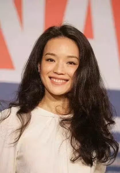 男看鼻子女看嘴?8位厚嘴唇女星,用實力證明「香腸嘴」跟丑無關