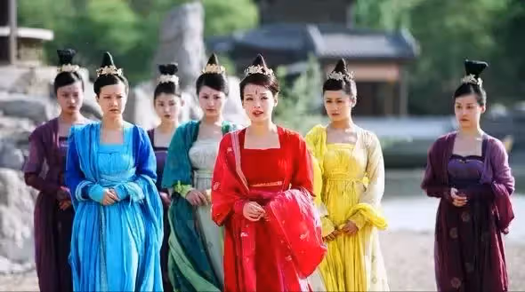 男看鼻子女看嘴?8位厚嘴唇女星,用實力證明「香腸嘴」跟丑無關