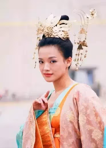 男看鼻子女看嘴?8位厚嘴唇女星,用實力證明「香腸嘴」跟丑無關