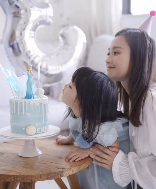 37歲前TVB花旦為3歲女兒慶生,豪宅內景太樸素,富二代老公未現身