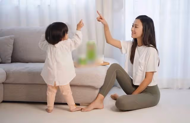 37歲前TVB花旦為3歲女兒慶生,豪宅內景太樸素,富二代老公未現身