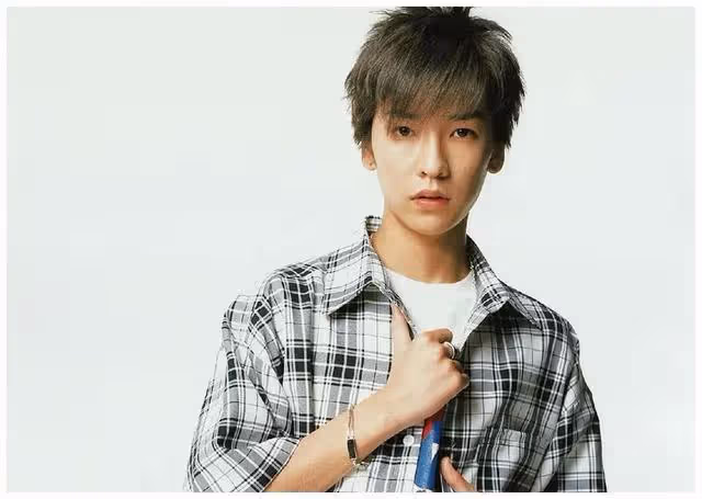 日娛集體塌房?只有他是藝能界唯一好男人,和老婆相愛20年