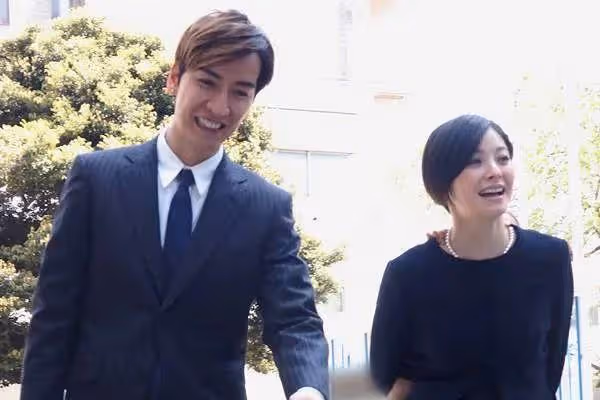 日娛集體塌房?只有他是藝能界唯一好男人,和老婆相愛20年
