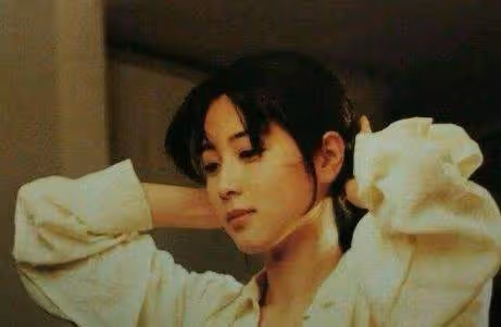她被所有歌手崇拜,一首歌紅了27年,歌曲已寫入教科書