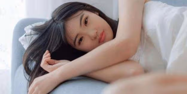 懷孕6個月老公出軌，他和一個小文員在辦公室里顛鸞倒鳳