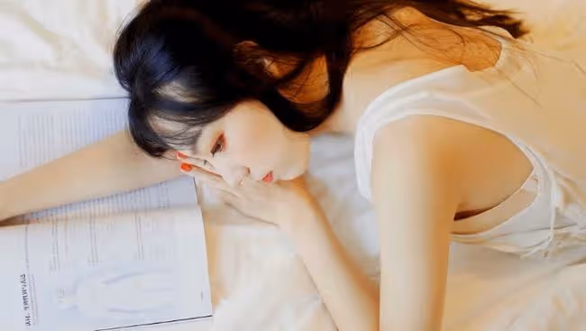 懷孕6個月老公出軌，他和一個小文員在辦公室里顛鸞倒鳳