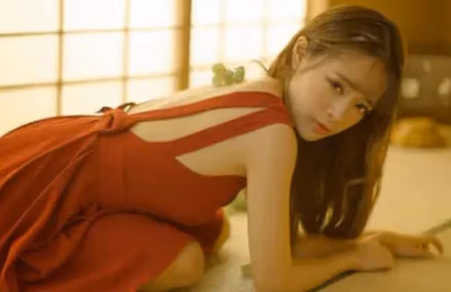 和閨蜜去酒吧捉姦，渣男旁邊坐著我的現男友