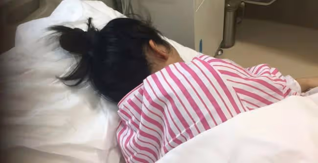 「別緊張」，和他第二次見面我躺在手術台上，感覺有異物捅入菊花