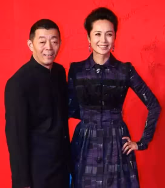 嫁給名導的5位「嬌妻」：陳婷18歲就生子，徐帆54歲至今不生孩子