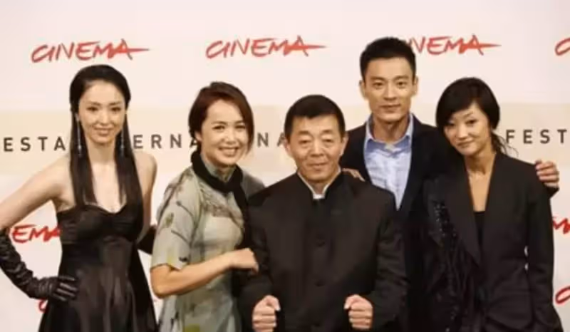 嫁給名導的5位「嬌妻」：陳婷18歲就生子，徐帆54歲至今不生孩子