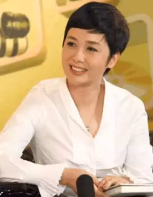 嫁給名導的5位「嬌妻」：陳婷18歲就生子，徐帆54歲至今不生孩子