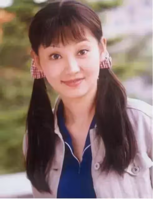 嫁給名導的5位「嬌妻」：陳婷18歲就生子，徐帆54歲至今不生孩子