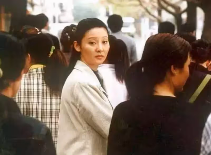 嫁給名導的5位「嬌妻」：陳婷18歲就生子，徐帆54歲至今不生孩子