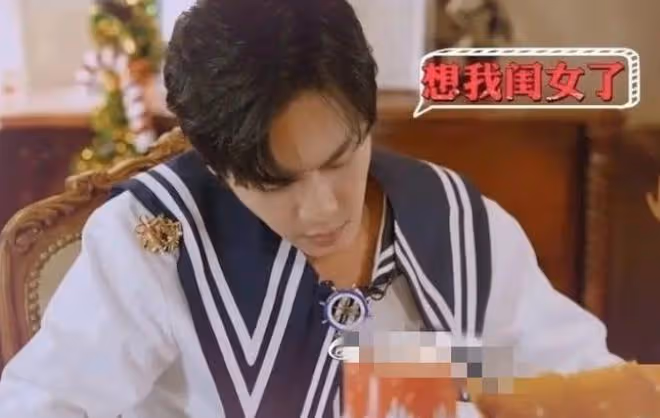 張若昀唐藝昕一家度假,2歲女兒扎小辮太可愛,由倆保姆專門伺候