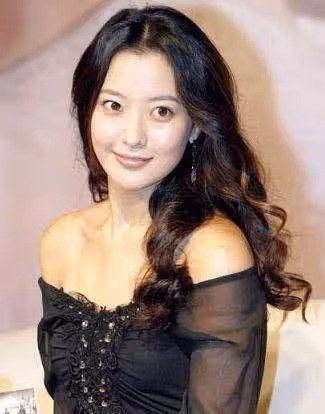 金喜善因女兒丑被質疑整容,稱女兒從小沒長開,11年後慘被打臉