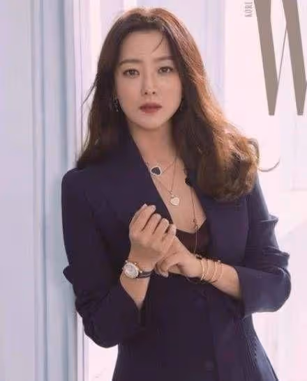 金喜善因女兒丑被質疑整容,稱女兒從小沒長開,11年後慘被打臉