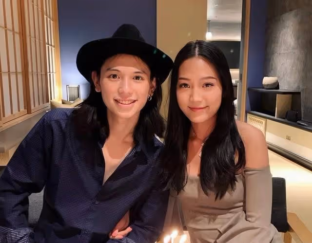 香港知名凍齡女星罕見出鏡,為兒子慶生,網友:看著比女兒還年輕