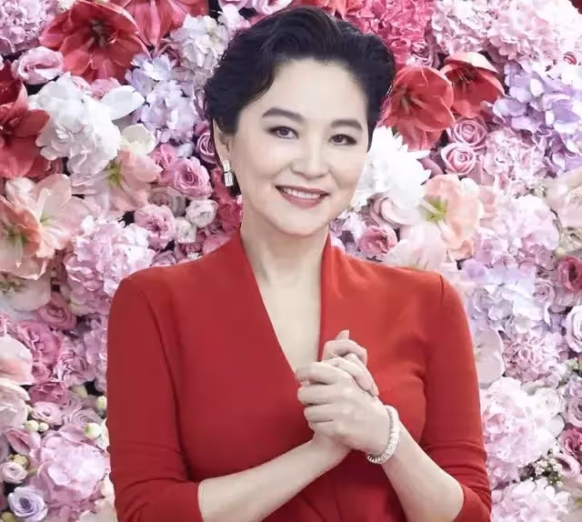 同胞不同命?她妹妹是林青霞,她卻嫁外地靠退休金度日,姐妹二人36年才相認:平淡也很好