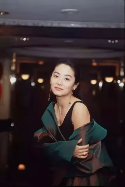 同胞不同命?她妹妹是林青霞,她卻嫁外地靠退休金度日,姐妹二人36年才相認:平淡也很好