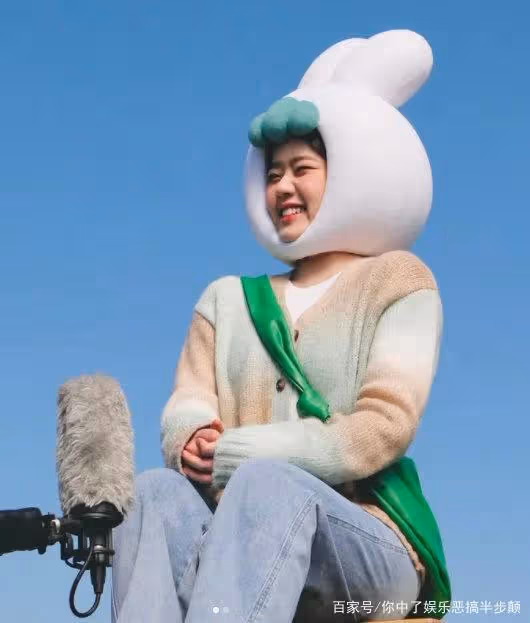 兔子中的天使!韓女星金香起戴兔子頭拍廣告,網友爆贊:太可愛了