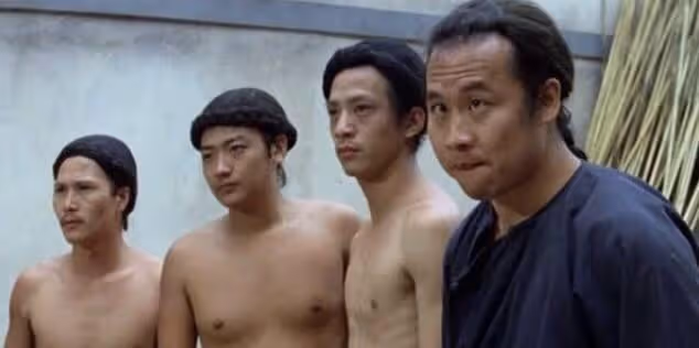 港圈著名丑角自曝無工可開，憑鬥雞眼火出圈，巔峰時曾月入十萬