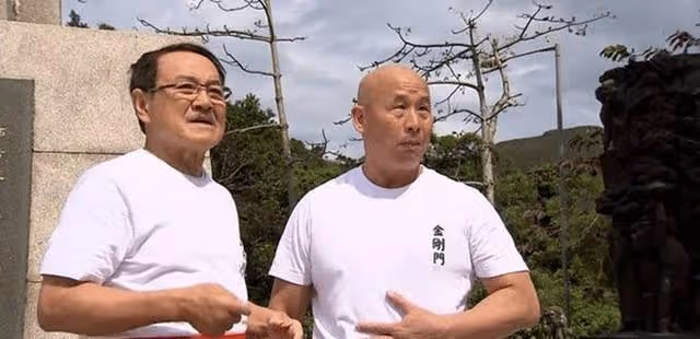 港圈著名丑角自曝無工可開，憑鬥雞眼火出圈，巔峰時曾月入十萬
