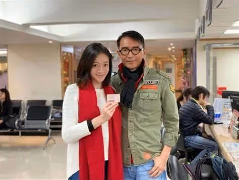 擔心！香港知名男星被網友「野生捕獲」，面容憔悴兼身形消瘦不少