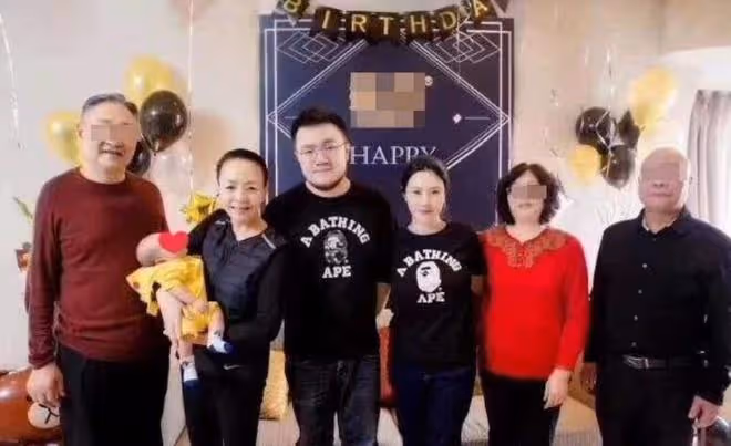 宋丹丹兒媳將臨盆!外出把大孕肚當手機支架,高齡懷2胎四肢纖細