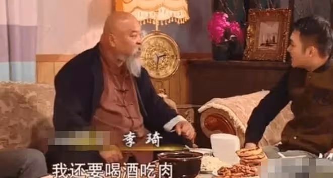 67歲李琦清晨在包子鋪操勞!老來瘦手浮腫,糖尿病纏身仍酒肉不斷