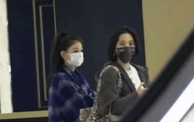 歐陽娜娜日常:買包逛街交名媛,愜意生活堪稱現實版小說千金!