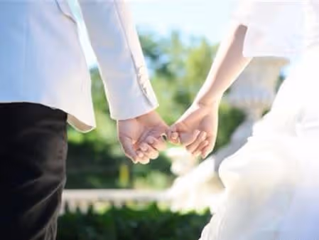 小叔子結婚,俺打算送套上萬的家具,在商場刷卡時,俺百感交集