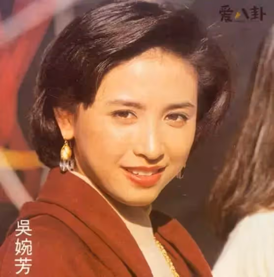 「凍齡港姐」吳婉芳近照曝光!與兒媳「霍英東孫女」陪兒子慶生,54歲狀態太好:歲月沒在臉上留下痕跡