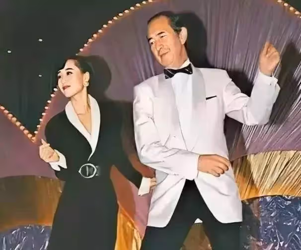 險成賭王五房姨太？利智卻嫁李連杰被獨寵20年，今59歲依然美貌