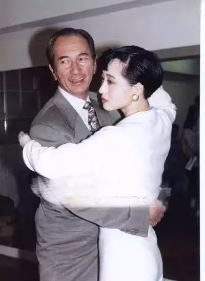 險成賭王五房姨太？利智卻嫁李連杰被獨寵20年，今59歲依然美貌