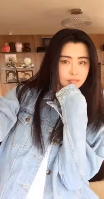 53歲王祖賢罕曬素顏照!「少女氣質穿搭超時尚」秒減齡20歲,民國風「加拿大豪宅曝光」裝修復古又奢華