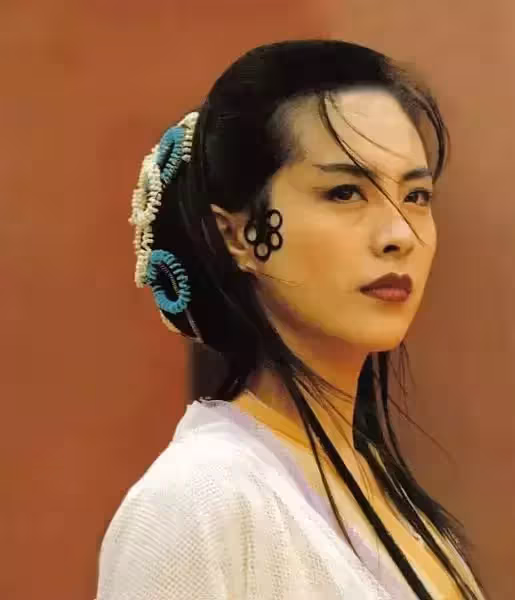 53歲王祖賢罕曬素顏照!「少女氣質穿搭超時尚」秒減齡20歲,民國風「加拿大豪宅曝光」裝修復古又奢華