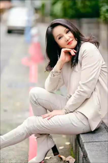 母兼父職35年!林美照重女輕男「對愛女百依百順」相處像姊妹 誤撞兒車「古靈精怪反應」軍人兒拿她沒輒
