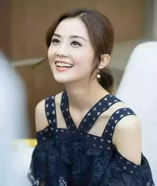 阿嬌與阿sa同框錄節目,無美顏鏡頭下身材曝光「一胖毀所有」,網友:明星與路人的區別