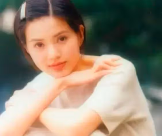 被有婦之夫騙4年!又卑微愛富商10年「替他還債」卻遭分手 今55歲不婚不孕:戀愛中別迷失自我