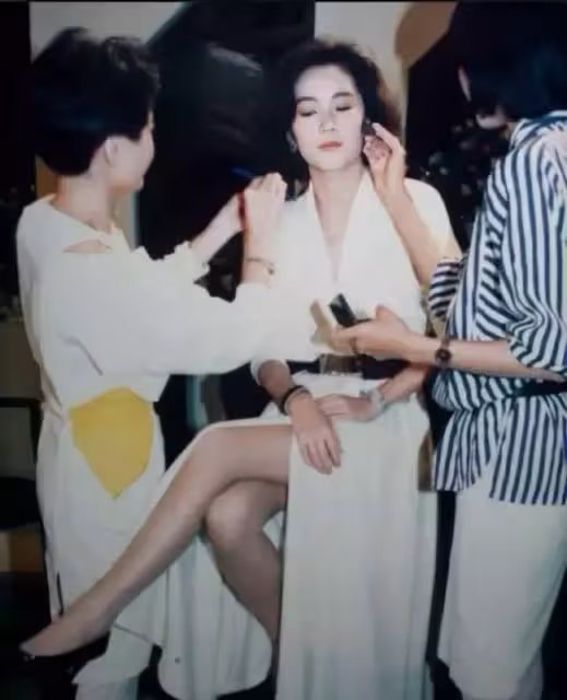 真正的時髦女王!林青霞「30年前穿搭」引領潮流 「纖細腰肢」盈盈一握美若驚鴻