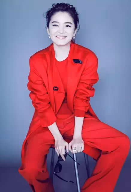 真正的時髦女王!林青霞「30年前穿搭」引領潮流 「纖細腰肢」盈盈一握美若驚鴻