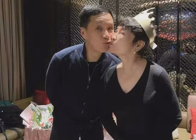 梁丹妮曬照慶結婚28周年，甜蜜表白馮遠征，兩人不要孩子只因麻煩