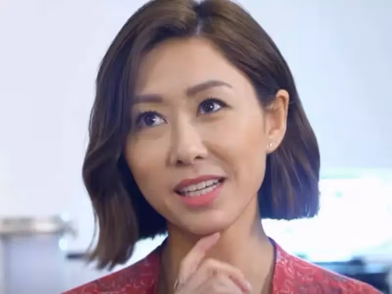 40歲「TVB視後」胡定欣害怕孤獨終老!一再公開喊話「想脫單」,閨蜜建議她閃婚:婚後馬上懷孕