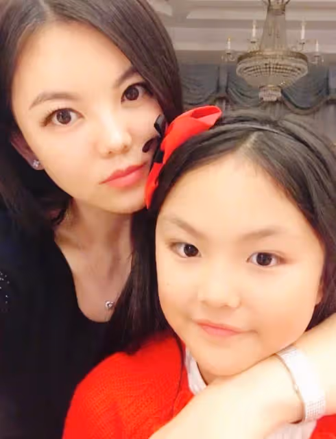 王岳倫父女現身機場，12歲王詩齡變化太大不敢認，不見媽媽李湘