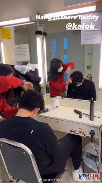 周嘉洛休養半個月後行海邊！蕭正楠公然幫異性拍照