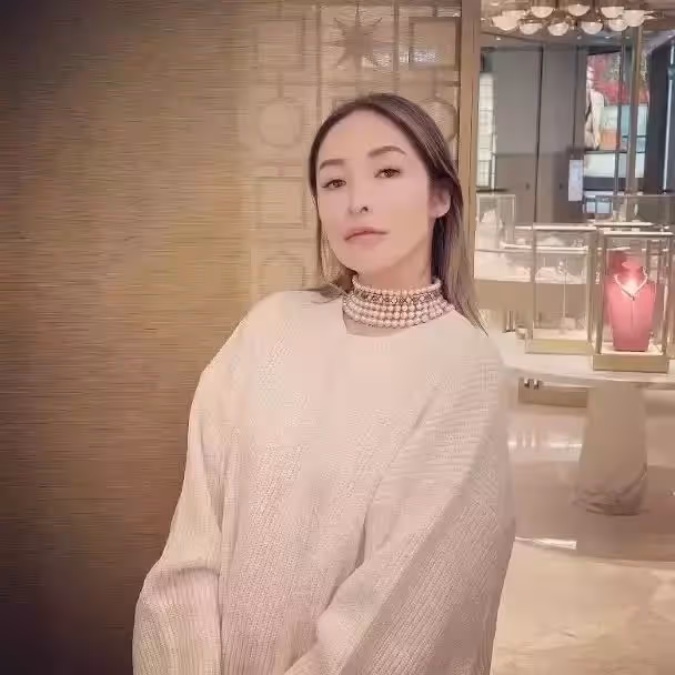 蕭亞軒受傷一年首出鏡，疤痕明顯精神飄忽，滿臉憔悴狀態堪憂