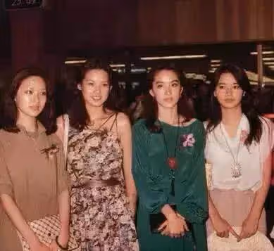 為生子做19次試管！ 64歲周丹薇「遭富商背叛」患病離婚 80歲老母親「九步一拜上山祈福」：不能再逃避了
