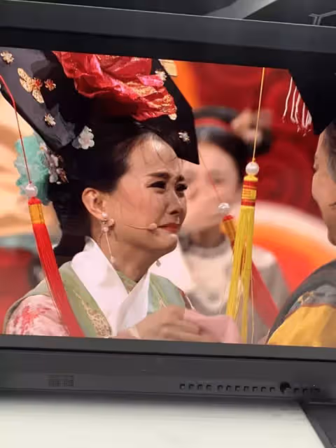 跪著給婆婆洗腳！「晴格格」王艷爆紅後嫁大11歲富商  豪門婚姻不如意：被親兒罵豬頭「繼子也不尊重她」