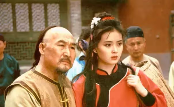 跪著給婆婆洗腳！「晴格格」王艷爆紅後嫁大11歲富商  豪門婚姻不如意：被親兒罵豬頭「繼子也不尊重她」