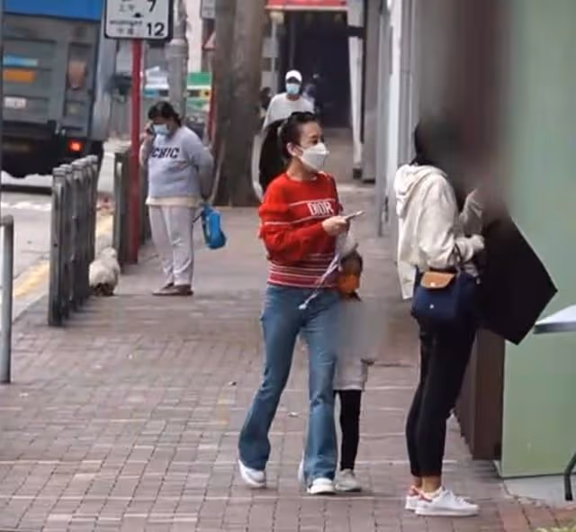 天王嫂久違現身!方媛疫下陪女兒返校,4歲小傢伙主動與人打招呼
